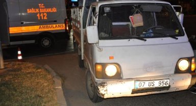 Kamyonet ve motosiklet kazası: 1 yaralı