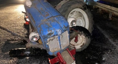 Kazada traktör ikiye bölündü