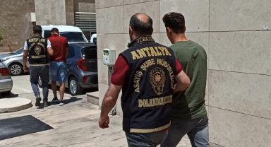 Kendilerini polis ve savcı olarak tanıtıp 305 bin TL dolandıran 2 kişi tutuklandı