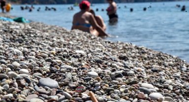 Karada, denizde izmarit kirliliği