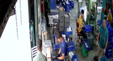 Kulaklıkla müzik dinlediği için iş arkadaşını vurdu