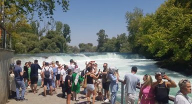 Manavgat Şelalesi'ne turist ilgisi