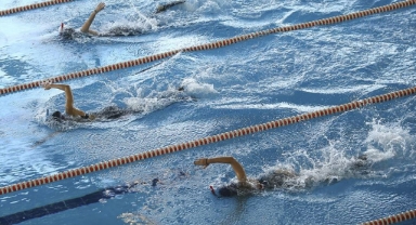 Milli yüzücüler, Bulgaristan'da düzenlenen turnuvalarda 11 madalya kazandı