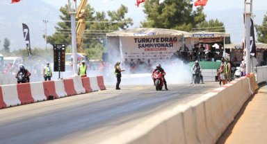 Motodrag yarışlarında kıyasıya mücadele