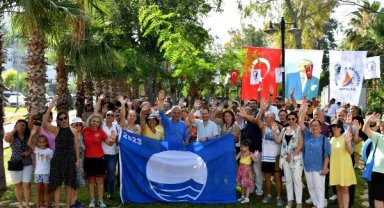 Mavi Bayraklar göndere çekildi