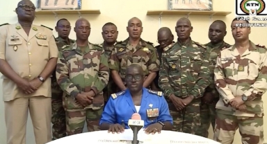 Nijer'de asker yönetime el koydu