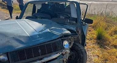 Otomobil şarampole devrildi