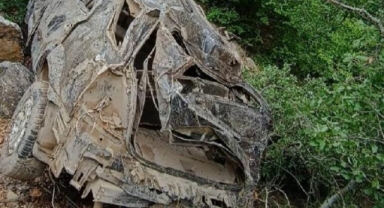  Otomobil uçurumun dibinde bulundu