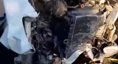 Otomobil, yolcu minibüsüyle çarpıştı