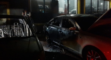 Otomobili kundakladı, çayır çayır yandı