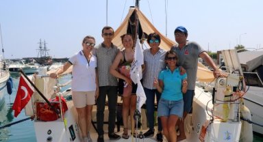 Yelkenliyle 4 denizi 11 günde aştılar