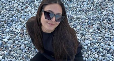 Saçını kanser hastalarına bağışladı