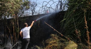 Serik yol kenarında yangın 