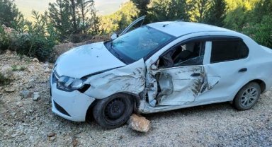 Tırla otomobil çarpıştı: 2 yaralı