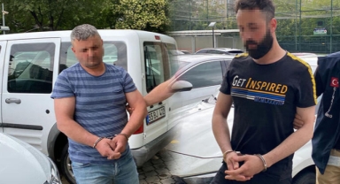 Silah sesini duyup balkona çıkan kadın vuruldu