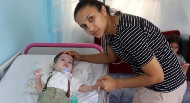 SMA'lı Onur bebeğin annesi: Tek çare cebinizdeki 1 liralar, 5 liralar