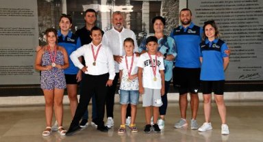 Şükrü Sözen şampiyonlarla Side'de