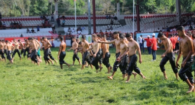 Yağlı Güreşleri'nde ikinci gün müsabakaları başladı