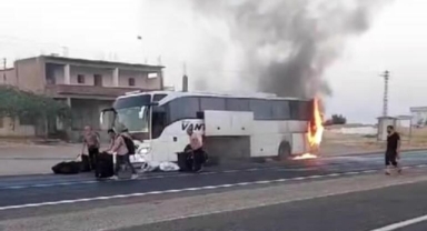 Yanan otobüsten valiz kapma telaşı