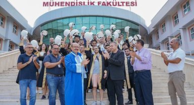 Yeni mezun mühendislere beyaz baret