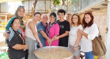 Gönül Dostları aşure dağıttı