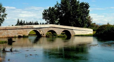 Akarsuya düştü, hastanede kurtarılamadı