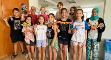 Çocuklar kuklalarla hayatı keşfediyor