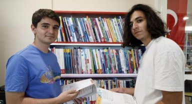 Çöpe atılacak kitaplarla sınava hazırlanıp derece aldılar