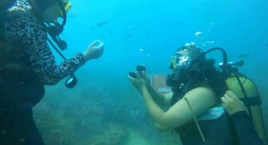 Deniz altında evlilik teklifi