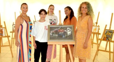 Depremzede ressamdan ilginç portreler