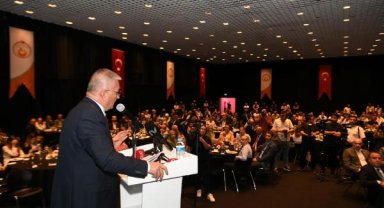 Ersin Yazıcı veda yemeğinde 