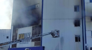 Fabrika yangını güçlükle söndürüldü