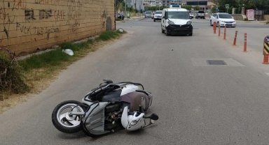 Hafif ticari aracın çarptığı motosiklet sürücüsü yaralandı