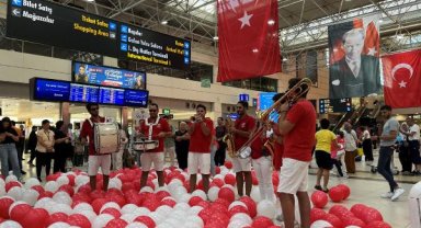 Havalimanında duygu dolu anlar