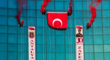 JAK'tan Zafer Bayramı'na özel bayrak