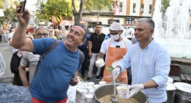 Kapalıyol'da aşure dağıtıldı 