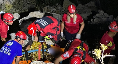 Kayalıktan düşerek yaralanan kişi kurtarıldı