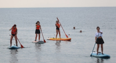 Konyaaltı’nda kürek sörfü 