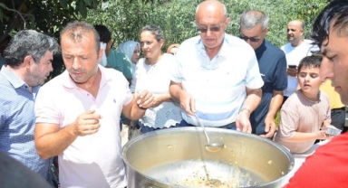 Manavgat'ta AK Parti'den aşure ikramı
