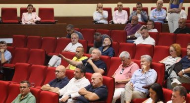 Mecliste gergin anlar!