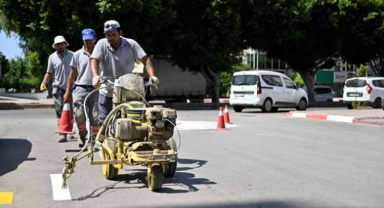 Muratpaşa’nın yol çizgileri yenileniyor