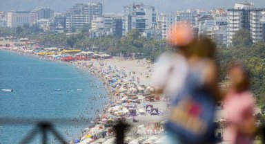 Nem yüzde 60'a çıktı, vatandaşlar denize akın etti