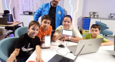 Öğrencilere mobil uygulama eğitimi