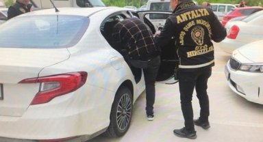 Otomobil ve motosiklet hırsızı tutuklandı