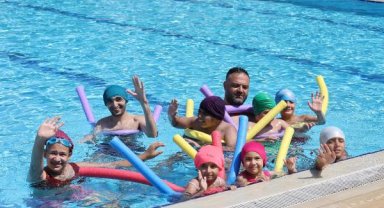 Özel bireylere ücretsiz yüzme okulu
