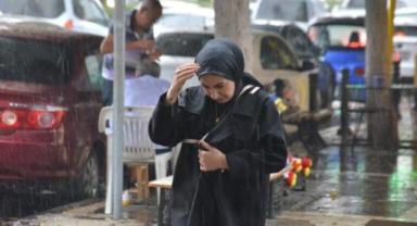 Sağanağa hazırlıksız yakalandılar