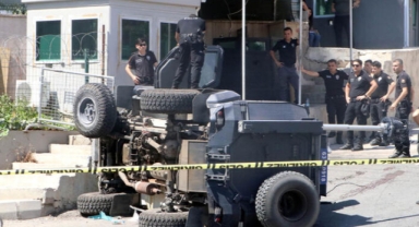 Şanlıurfa'da zırhlı araç devrildi! 1 polis şehit oldu!
