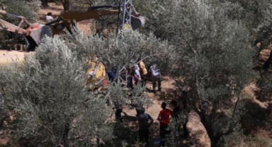 Su tankeri, şarampole devrildi; 2 ölü