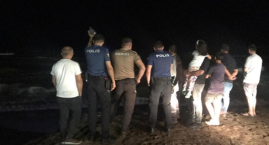 Tartışan çift suya atladı: Çevredekiler kurtardı