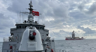 TCG Fatih Fırkateyni Batı Karadeniz'deki sondaj gemilerine refakat etti